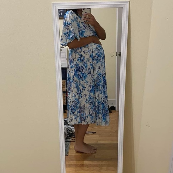 Dresses & Skirts - Maternity dress